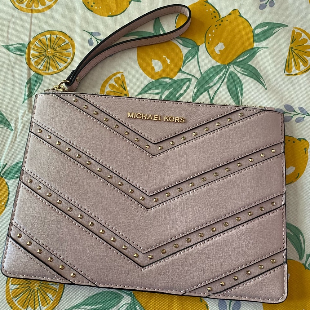 Michael kors wristlit